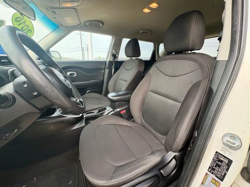 Used 2016 Kia Soul FWD image 12