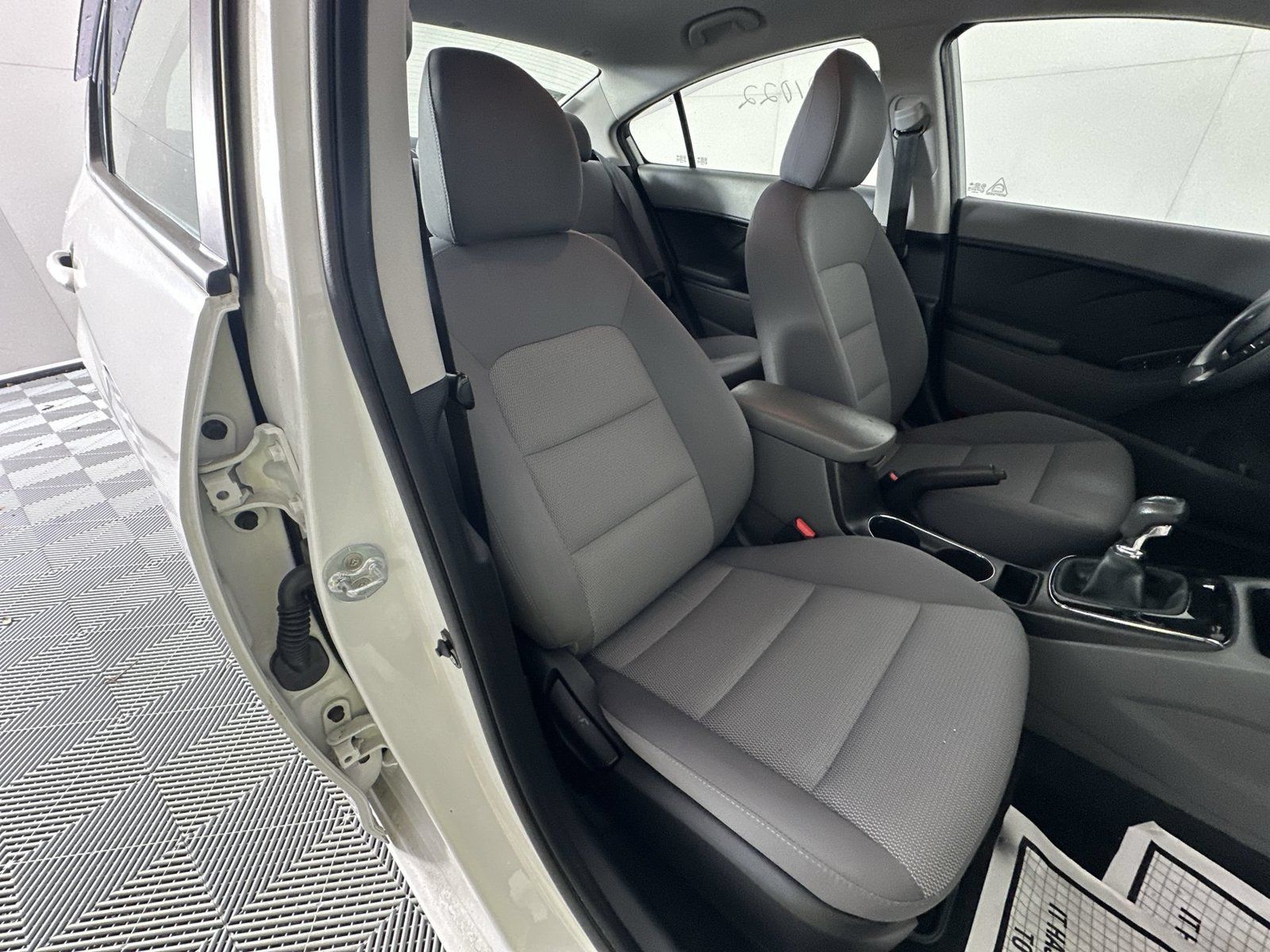 Used 2017 Kia Forte LX FWD image 23