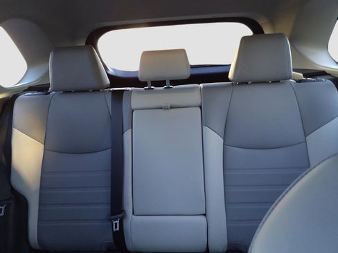 Used 2022 Toyota RAV4 XLE Premium image 16