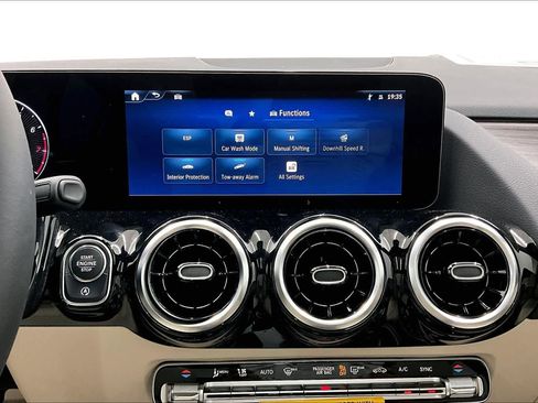 New 2026 Mercedes-Benz GLA 250 4MATIC image 19
