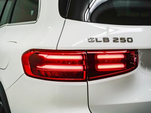 Used 2026 Mercedes-Benz GLB 250 image 9