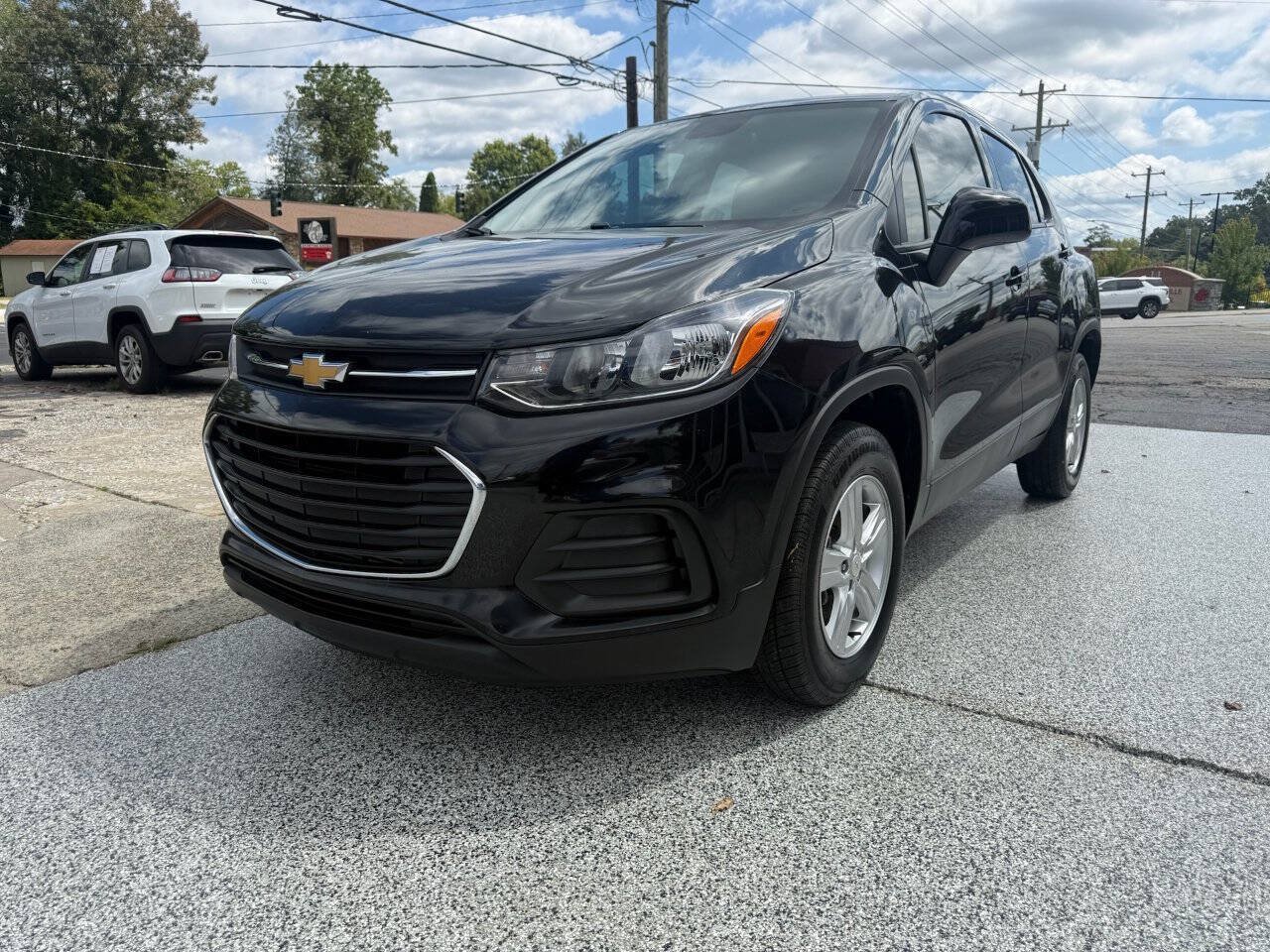 Used 2022 Chevrolet Trax LS w/ Tint and Cruise Package AWD/4WD image 19