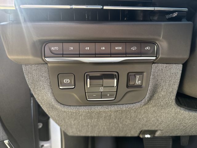 Used 2026 Cadillac Escalade Platinum Sport w/ LPO, Floor Liner Package AWD/4WD image 13