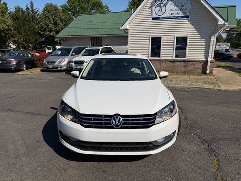 Used 2014 Volkswagen Passat TDI SEL Premium FWD image 2