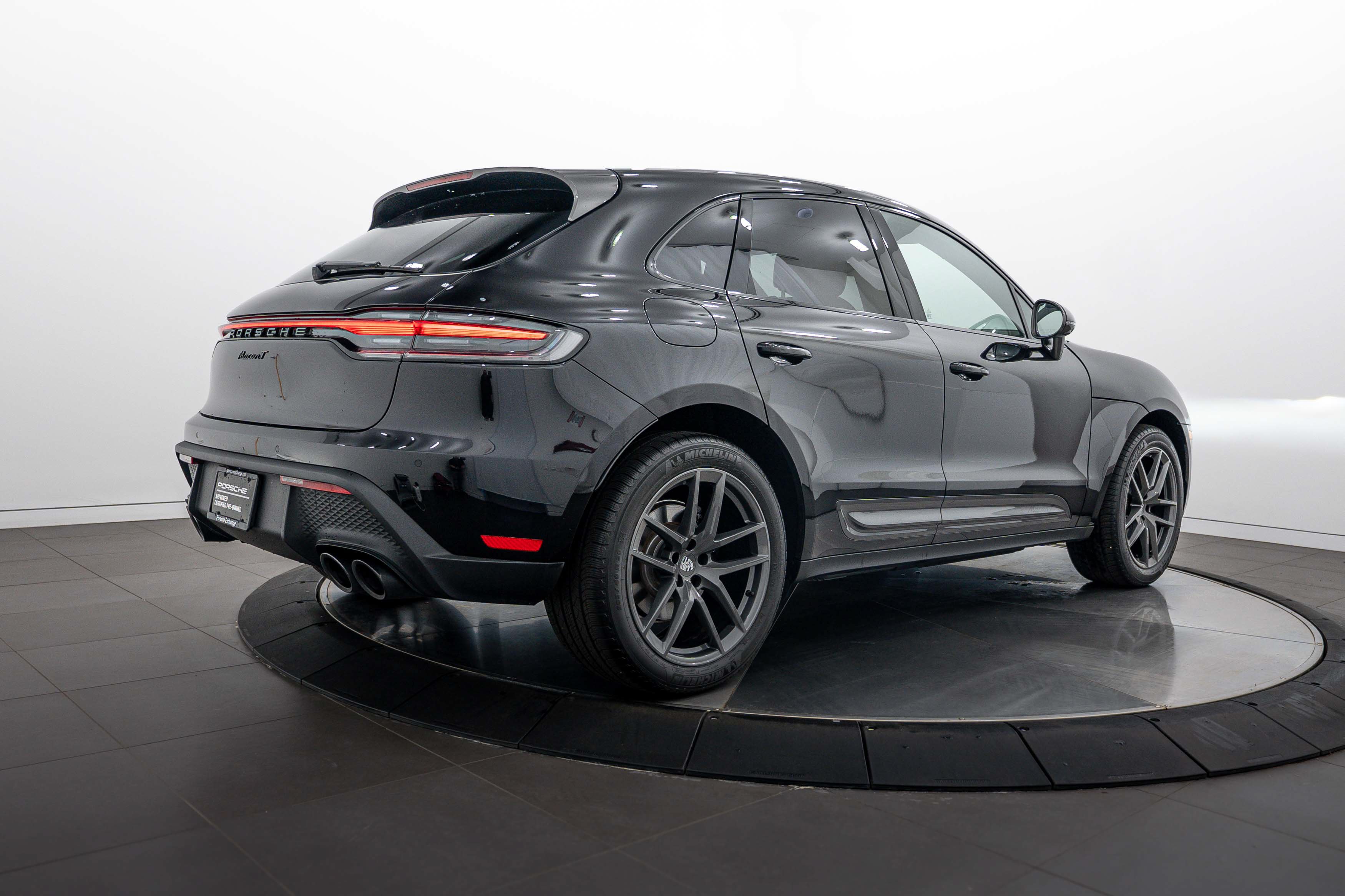 Certified 2026 Porsche Macan Turbo AWD/4WD image 7