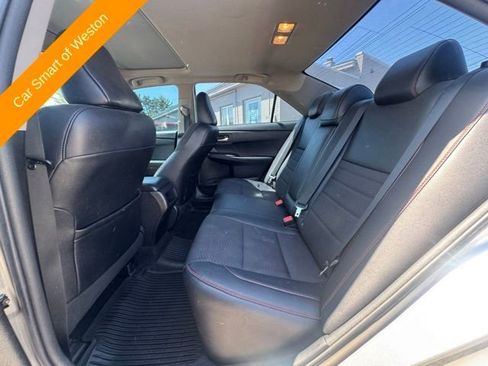 Used 2017 Toyota Camry SE w/ Moonroof Package FWD image 13