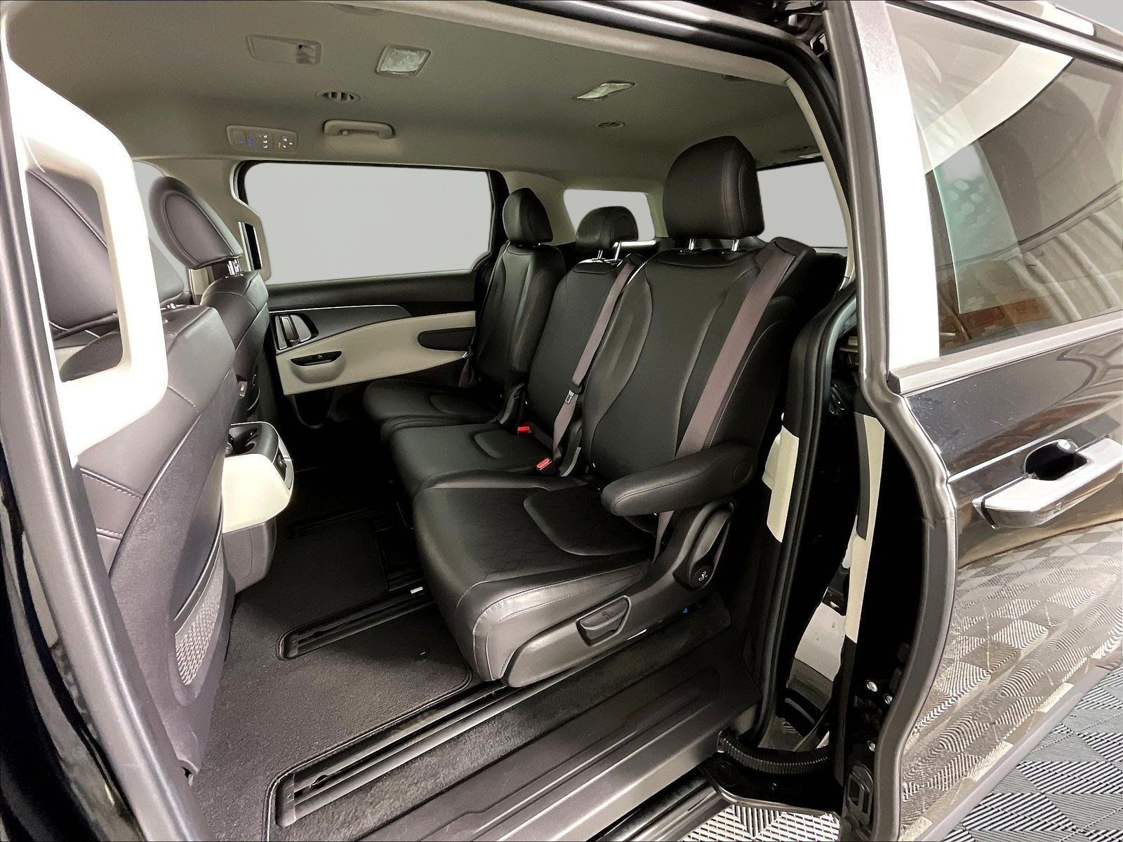 Used 2023 Kia Carnival LX FWD image 22