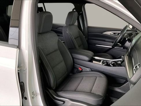 Used 2024 Chevrolet Traverse LT image 20