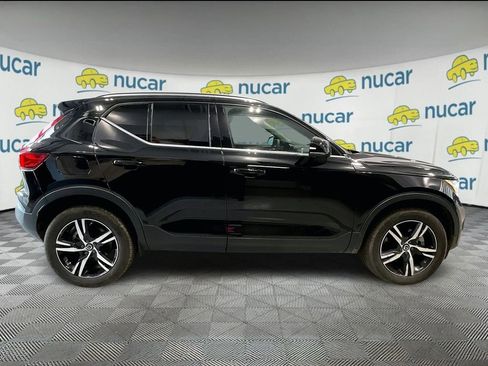 Used 2025 Volvo XC40 B5 Core image 9
