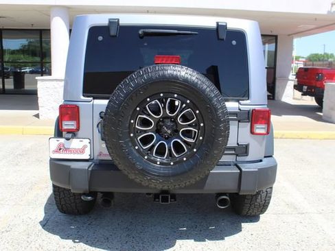 Used 2017 Jeep Wrangler Unlimited Rubicon w/ Cold Weather Group AWD/4WD image 4