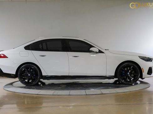 Used 2024 BMW 530i w/ M Sport Package RWD image 9
