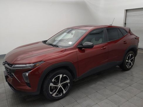 Used 2024 Chevrolet Trax RS FWD image 2