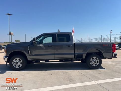 New 2026 Ford F250 XLT w/ FX4 Off-Road Package image 8