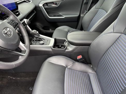 Used 2025 Toyota RAV4 XSE w/ Advanced Technology Package AWD/4WD image 17