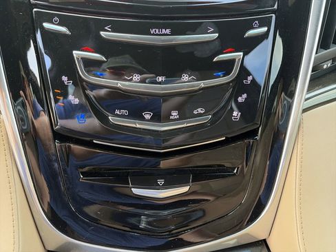 Used 2019 Cadillac Escalade Platinum AWD/4WD image 28