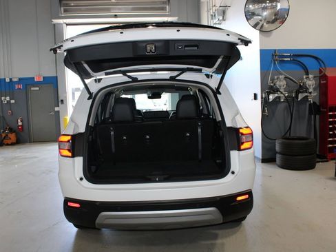 Used 2025 Honda Pilot EX-L image 45