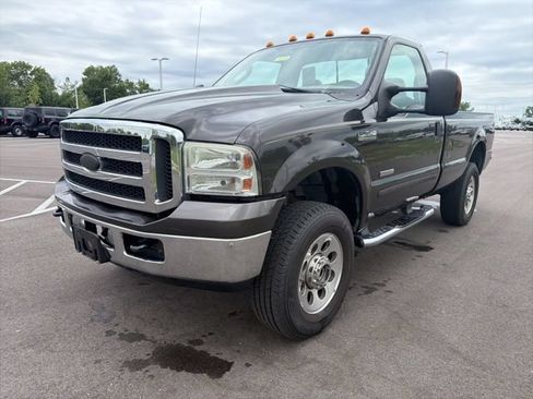 Used 2005 Ford F350 XLT AWD/4WD image 2