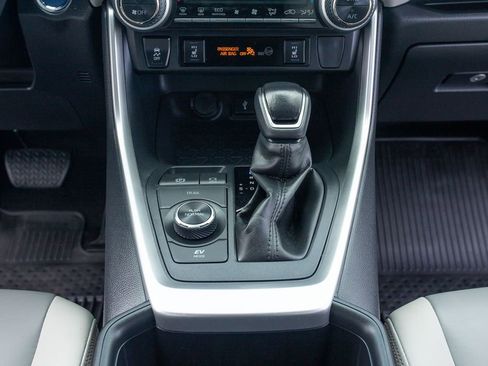 Used 2022 Toyota RAV4 XLE Premium AWD/4WD image 25
