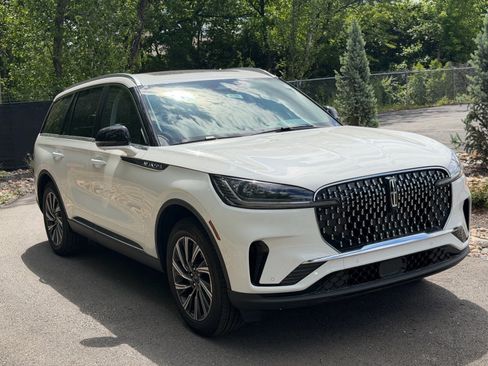 New 2026 Lincoln Aviator AWD image 7