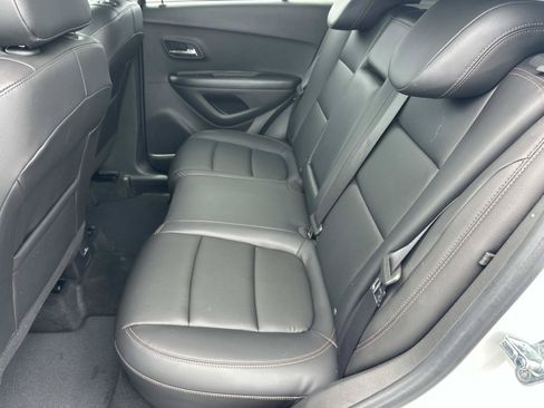 Certified 2022 Chevrolet Trax LT w/ Premium Seat Package AWD/4WD image 11