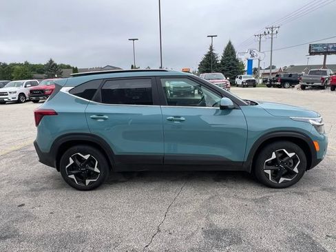 Used 2024 Kia Seltos EX AWD/4WD image 2