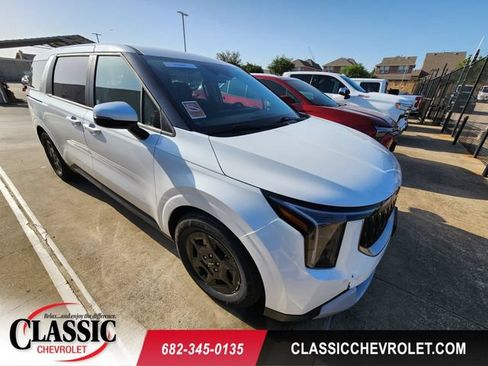 Used 2025 Kia Carnival FWD image 1