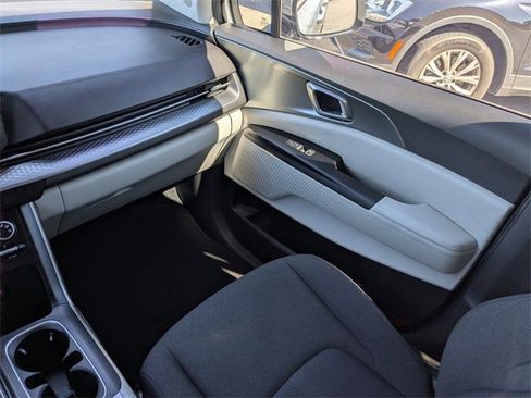 Certified 2023 Kia Carnival LX image 21