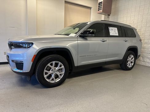 Used 2022 Jeep Grand Cherokee L Limited AWD/4WD image 36