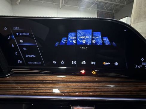 Used 2023 Cadillac Escalade ESV Premium Luxury image 16