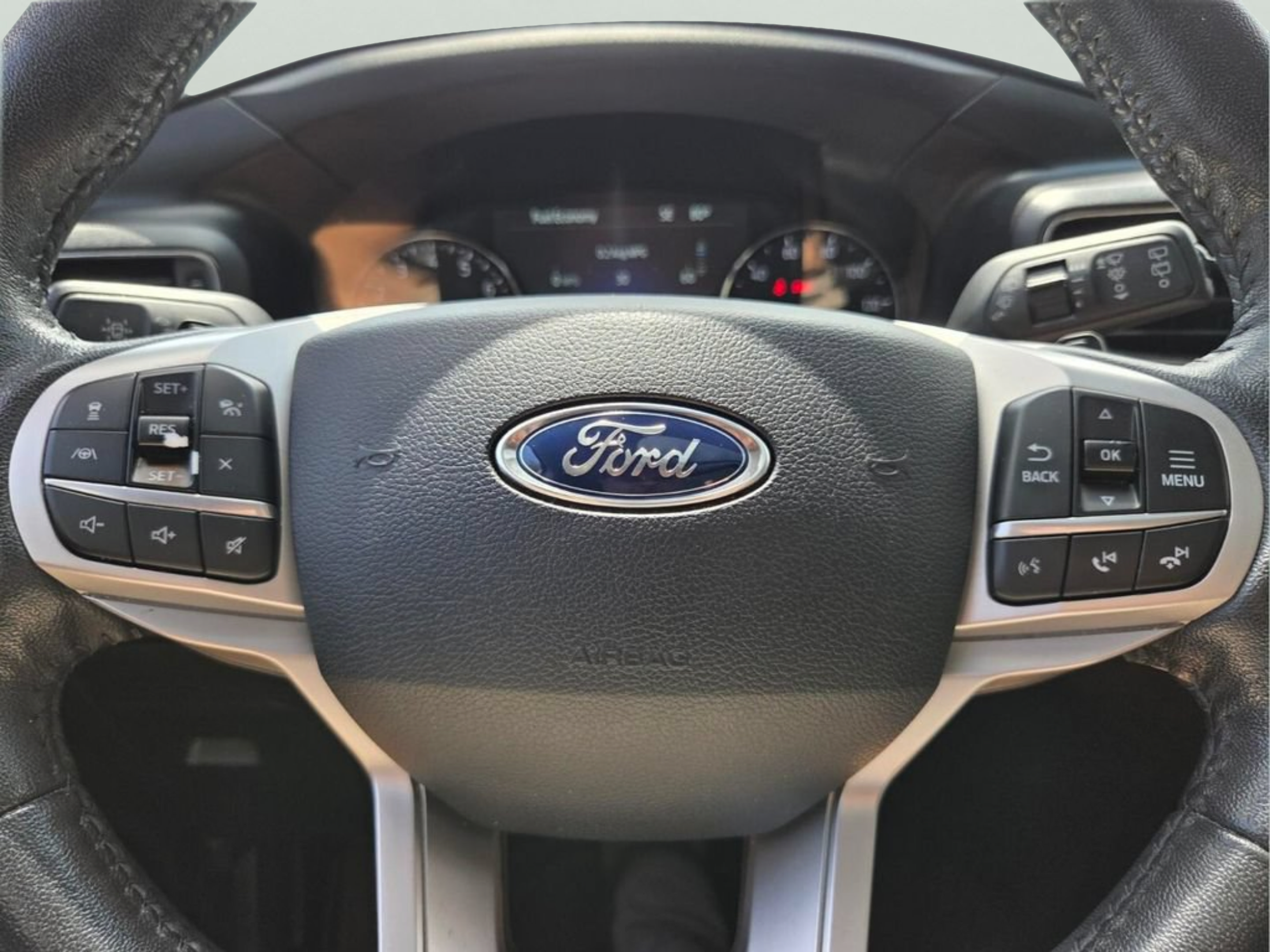 Used 2021 Ford Explorer Limited w/ Hybrid Equipment Group 310A RWD image 32