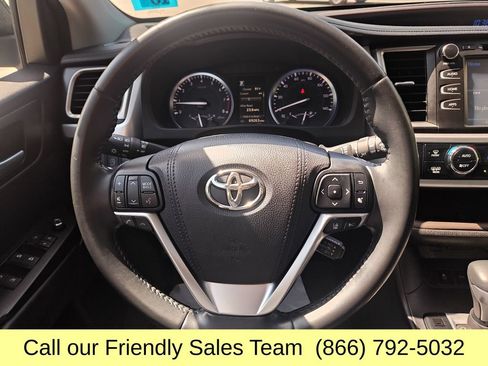 Used 2017 Toyota Highlander XLE AWD/4WD image 18