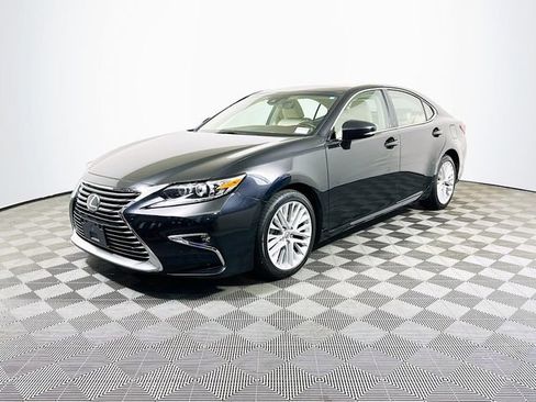 Used 2016 Lexus ES 350 w/ Luxury Package w/Wood Trim FWD image 4