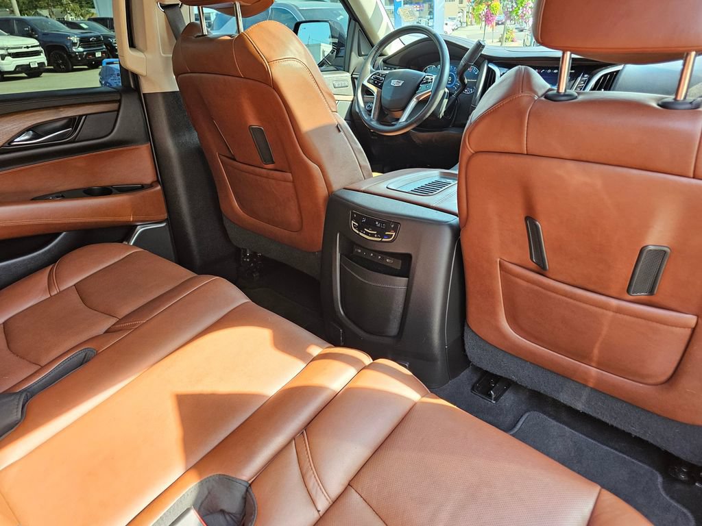 Used 2020 Cadillac Escalade Premium Luxury w/ Escalade Sport Edition AWD/4WD image 17
