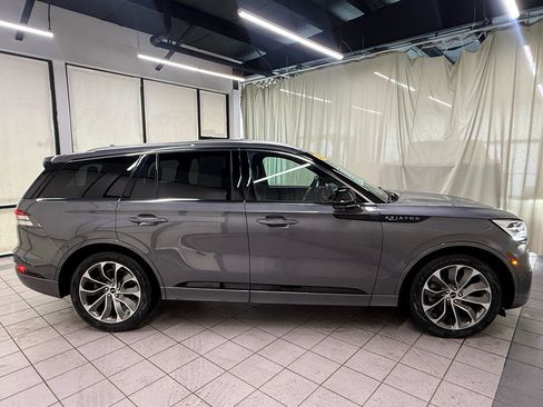 Used 2022 Lincoln Aviator Grand Touring w/ Equipment Group 301A AWD/4WD image 3
