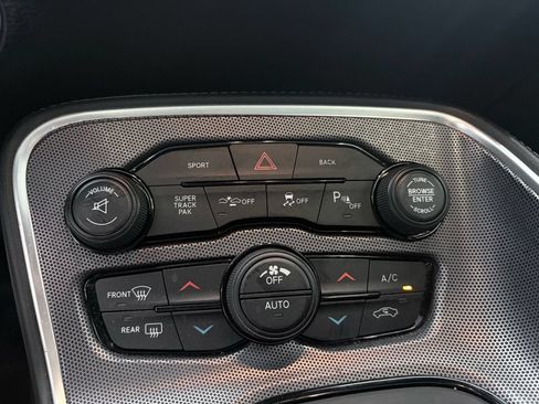 Used 2016 Dodge Challenger R/T Scat Pack w/ Leather Interior Group RWD image 28