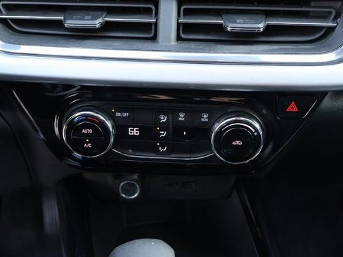 Used 2025 Chevrolet Trax LT FWD image 26
