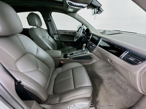Used 2021 Porsche Macan image 30