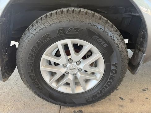 Used 2016 Nissan Frontier SV w/ Moonroof Package AWD/4WD image 26