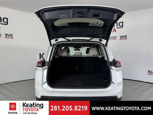 Used 2024 Nissan Rogue SV image 16