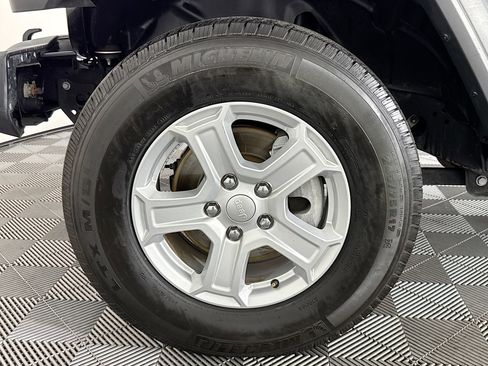 Used 2021 Jeep Wrangler Unlimited Sport image 37