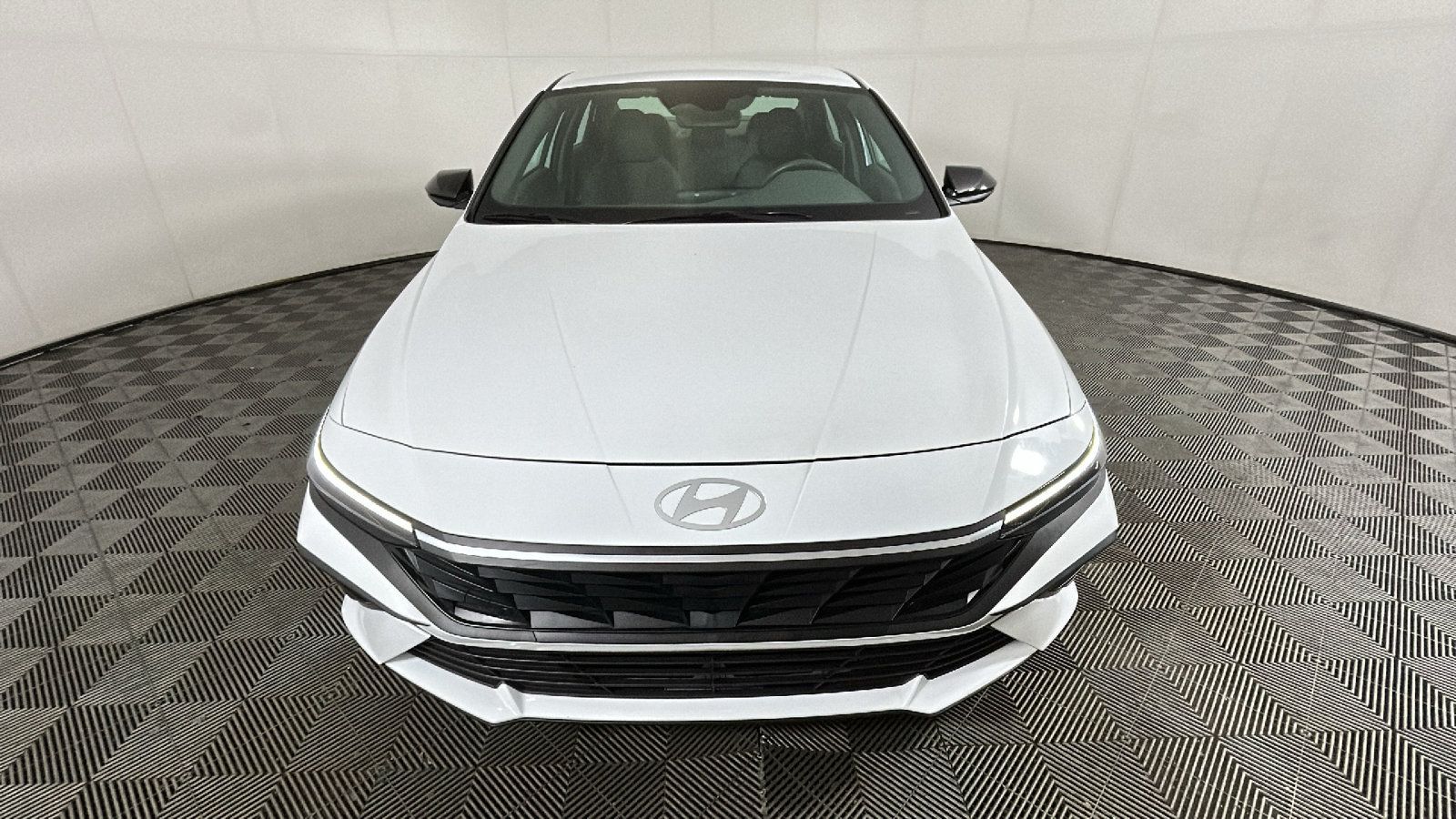 Used 2025 Hyundai Elantra SEL FWD image 8