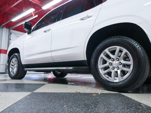 Used 2024 Chevrolet Tahoe LS AWD/4WD image 32