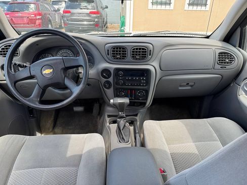 Used 2009 Chevrolet TrailBlazer LT w/ Sun And Sound Package AWD/4WD image 16
