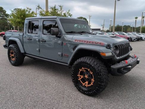Used 2024 Jeep Gladiator Mojave AWD/4WD image 2