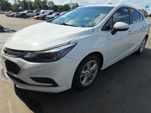 Used 2018 Chevrolet Cruze LT w/ Convenience Package FWD image 1