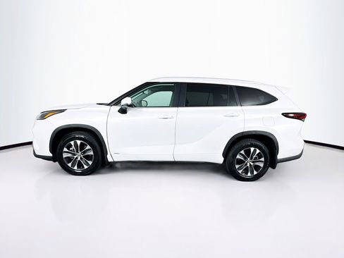Used 2025 Toyota Highlander XLE AWD/4WD image 6