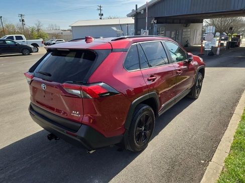 Used 2021 Toyota RAV4 XLE w/ Convenience Package image 7