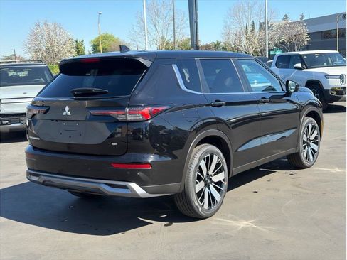 New 2026 Mitsubishi Outlander LE FWD image 5