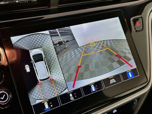 Used 2023 Chevrolet Bolt LT w/ Infotainment Package FWD image 15