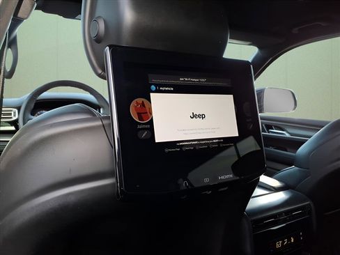 Used 2023 Jeep Wagoneer L Series III w/ Rear Seat Video Group 1 image 9